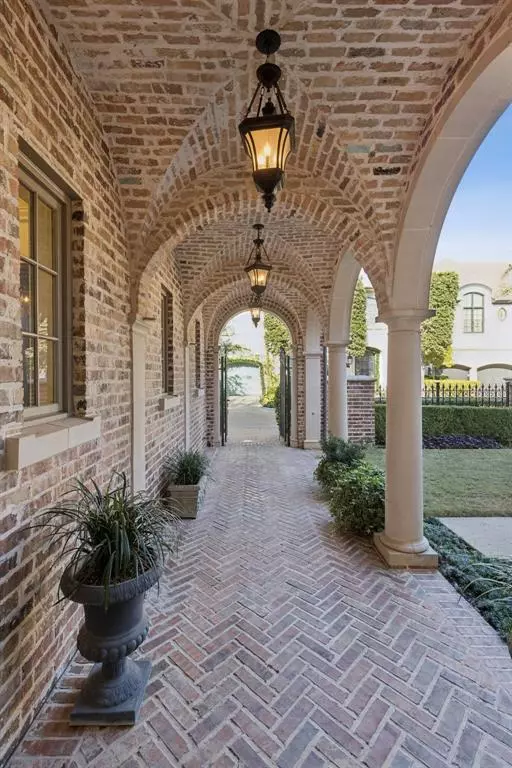 Dallas, TX 75220,2 Bretton Creek Court