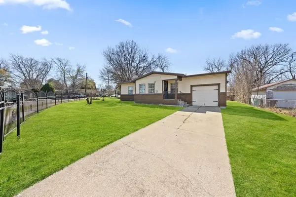 3432 Avenue C, Fort Worth, TX 76105