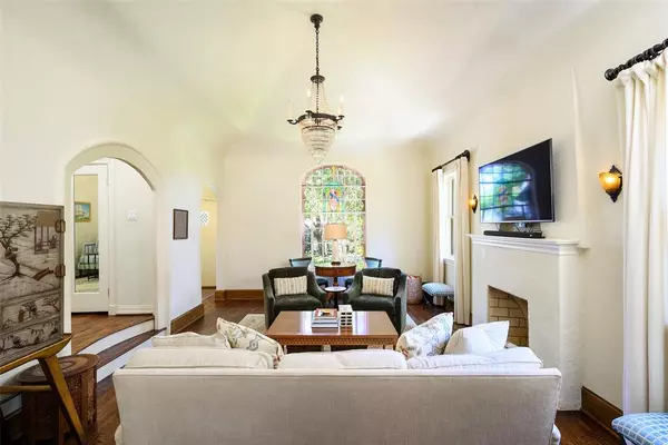 Dallas, TX 75223,6934 Hammond Avenue