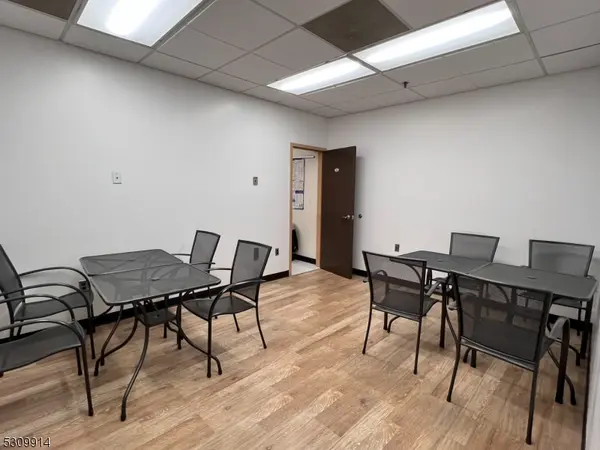 27 Bleeker St, Millburn Twp., NJ 07041