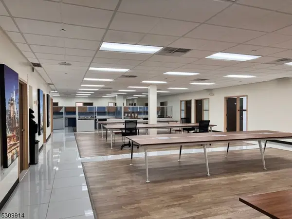 27 Bleeker St, Millburn Twp., NJ 07041