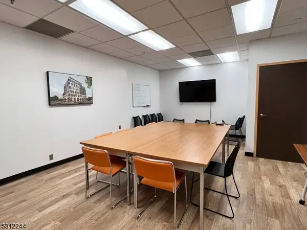 27 Bleeker St, Millburn Twp., NJ 07041