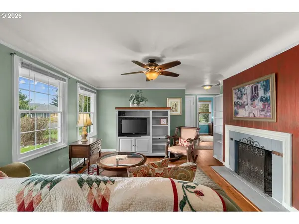 154 BEVERLY DR, Oregon City, OR 97045