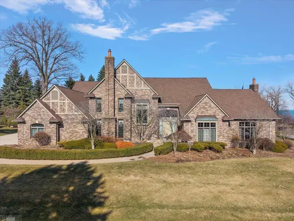 207 Lake Shore DR, Grosse Pointe Farms, MI 48236