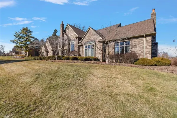 207 Lake Shore DR, Grosse Pointe Farms, MI 48236