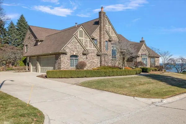 207 Lake Shore DR, Grosse Pointe Farms, MI 48236