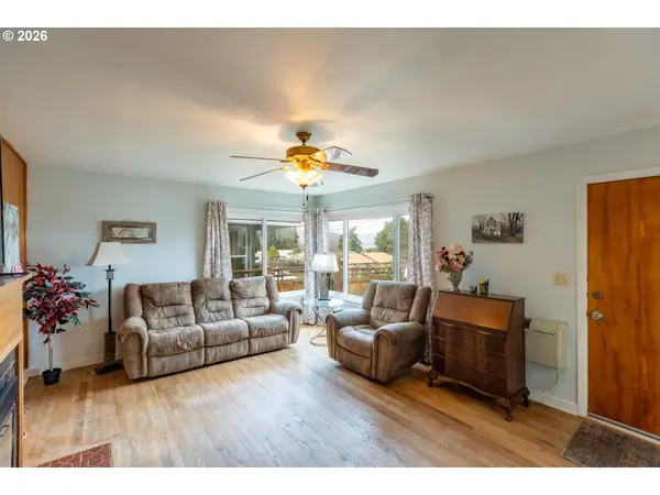 724 E 14TH ST, The Dalles, OR 97058