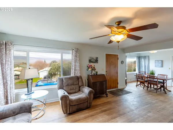 724 E 14TH ST, The Dalles, OR 97058