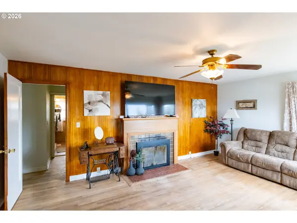 724 E 14TH ST, The Dalles, OR 97058