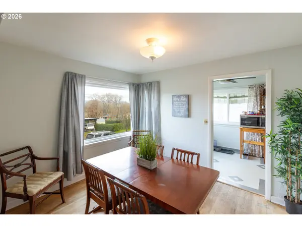 724 E 14TH ST, The Dalles, OR 97058