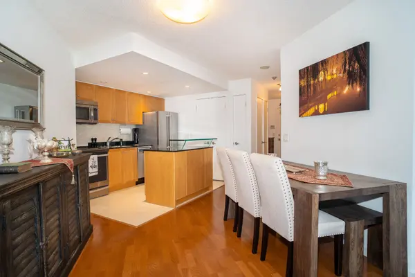 8 York ST #1909, Toronto C01, ON M5J 2Y2