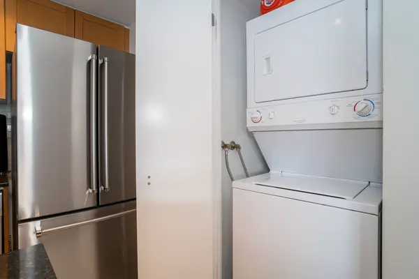 8 York ST #1909, Toronto C01, ON M5J 2Y2