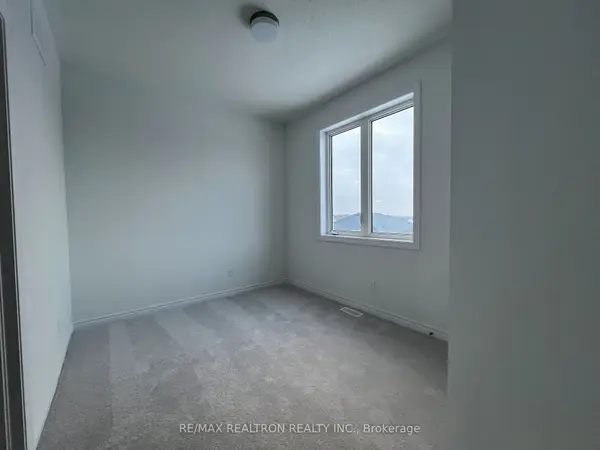 2064 Verne Bowen ST #Main, Oshawa, ON L1L 0S5