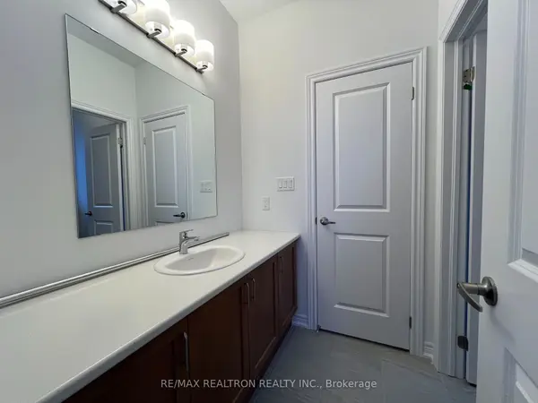 2064 Verne Bowen ST #Main, Oshawa, ON L1L 0S5