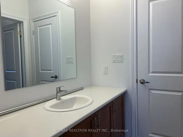 2064 Verne Bowen ST #Main, Oshawa, ON L1L 0S5