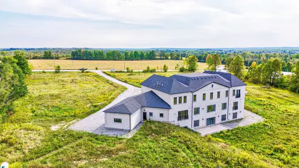 6196 Ravenshoe RD, Georgina, ON L9P 1R2