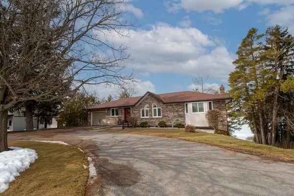 1967 Pinehurst AVE, Selwyn, ON K0L 2H0