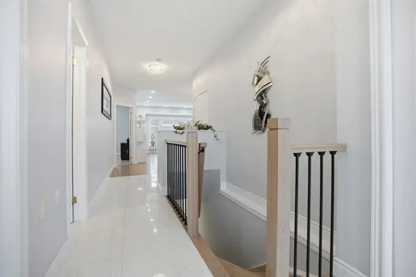 1574 Richmond ST #5, London North, ON N6G 5H7