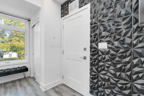 6065 Mcleod RD N #312, Niagara Falls, ON L2G 0Z7