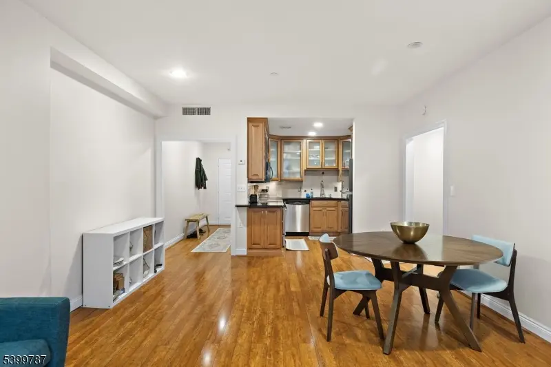 207-31 Shearwater Ct West #31, Jersey City, NJ 07305