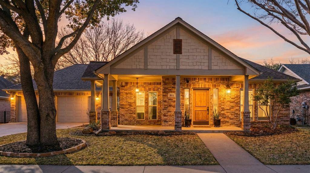 211 Turner Circle, Granbury, TX 76048