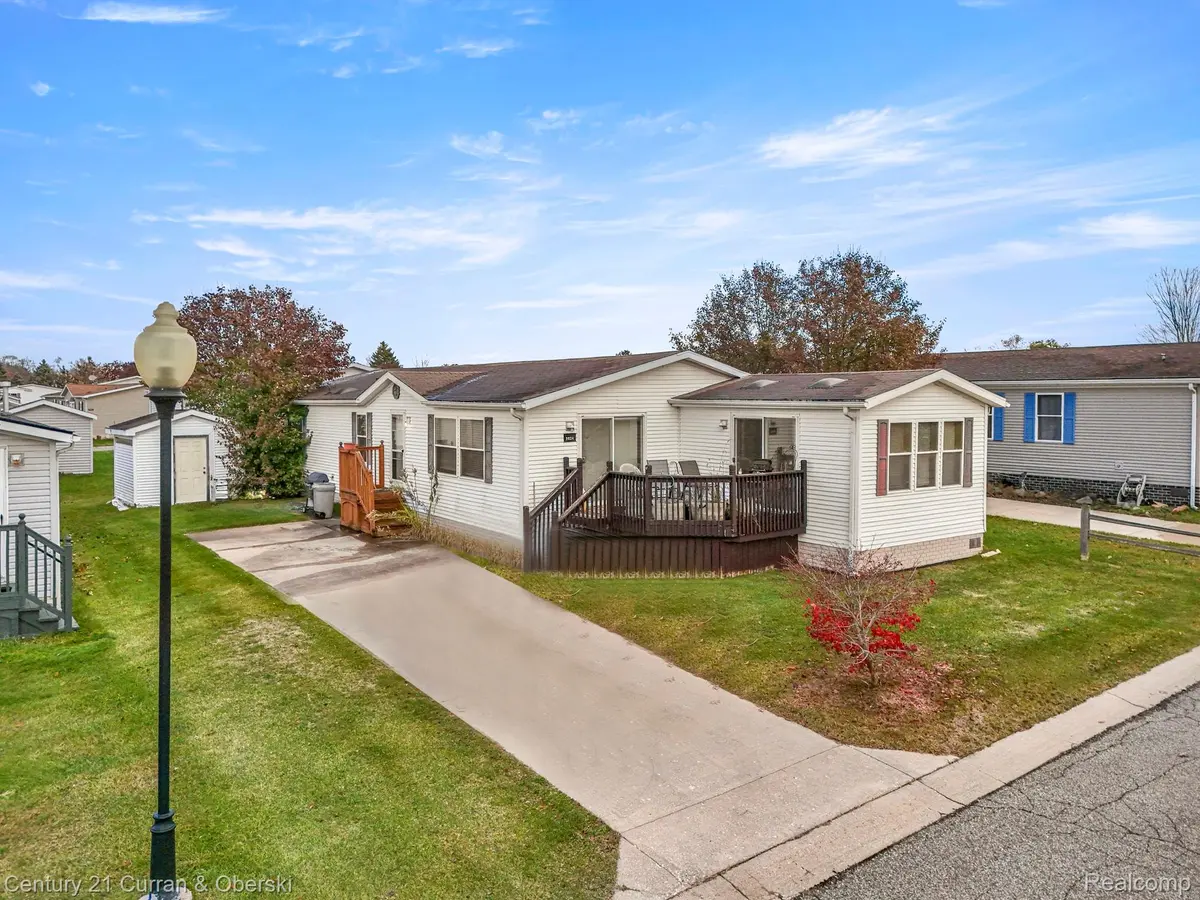 9824 Hathaway DR, Northville, MI 48167