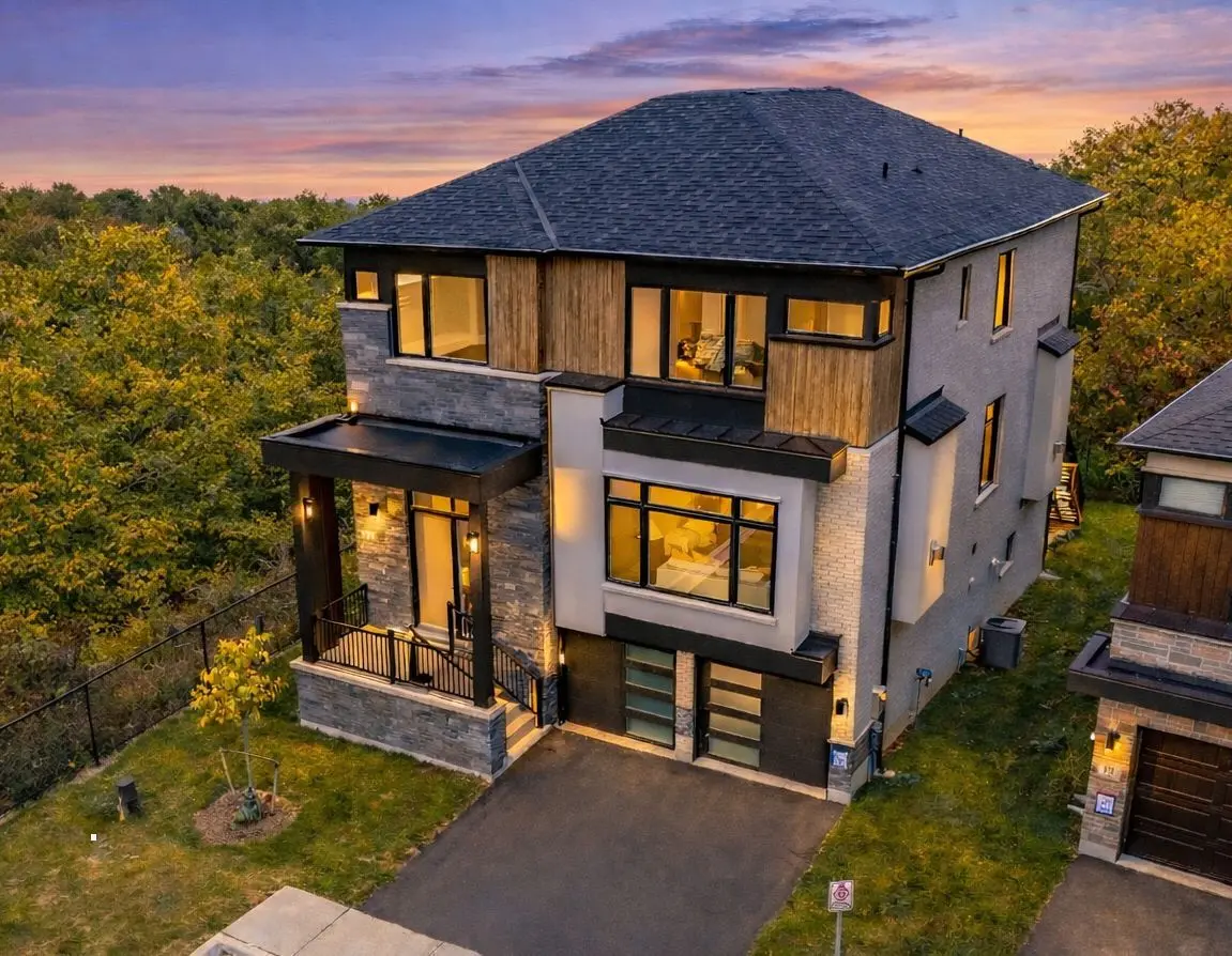 23 Kingwood LN, Aurora, ON L4G 3Z7