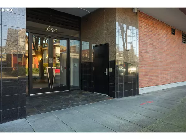 Portland, OR 97232,1620 NE BROADWAY ST #222