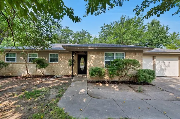2833 Kingsbury Avenue, Richland Hills, TX 76118