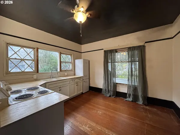 805 River RD, Eugene, OR 97404