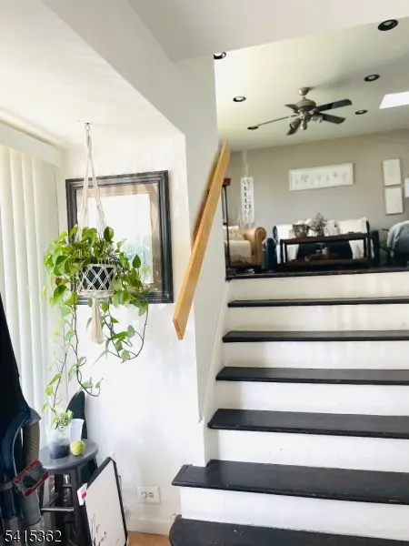 17 Country Club Ln, Elizabeth City, NJ 07208