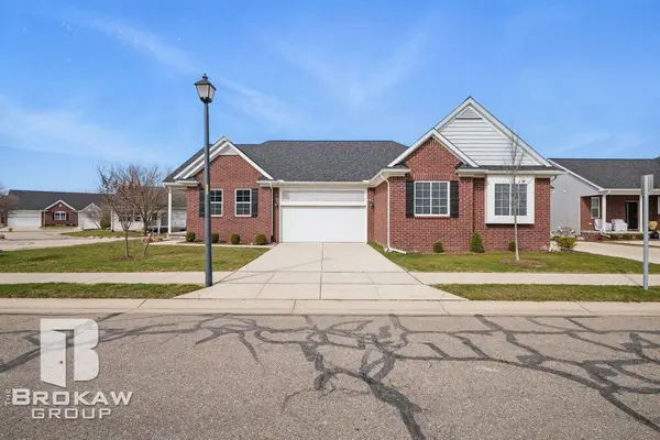 1389 Luxington DR, Lapeer, MI 48446