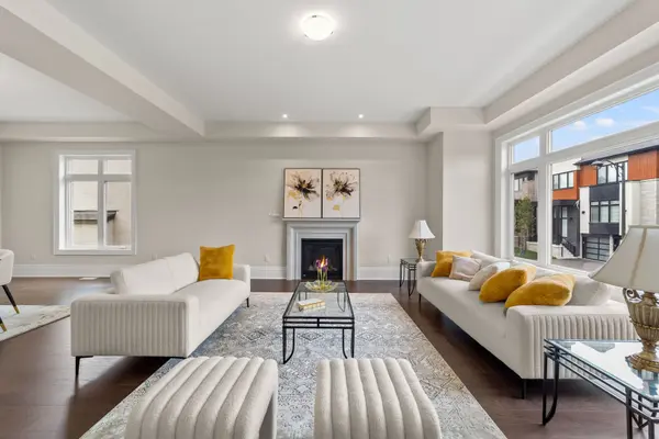 23 Kingwood LN, Aurora, ON L4G 3Z7