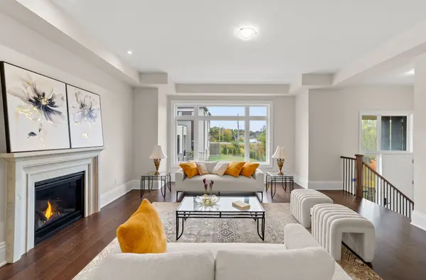 23 Kingwood LN, Aurora, ON L4G 3Z7