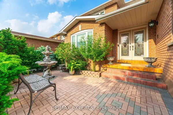 21 Williamsburg LN, Vaughan, ON L4L 5C8