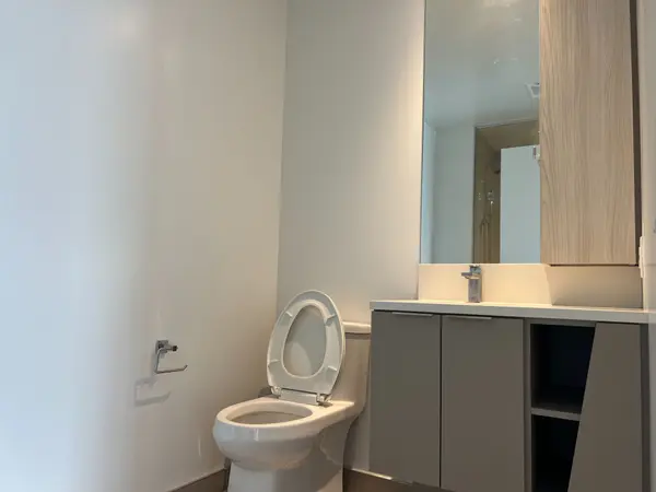 3900 Confederation Pkwy #5207, Mississauga, ON L5B 0M3