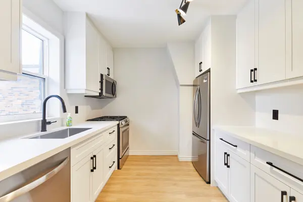 785 Indian RD #2nd floor, Toronto W02, ON M6P 2E4