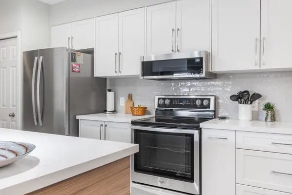 24 Chapel ST #302, Halton Hills, ON L7G 6A7