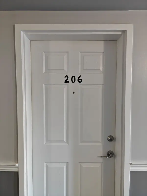 1800 Walker's Line #206, Burlington, ON L7M 4V2