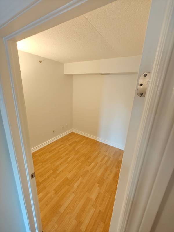 1800 Walker's Line #206, Burlington, ON L7M 4V2