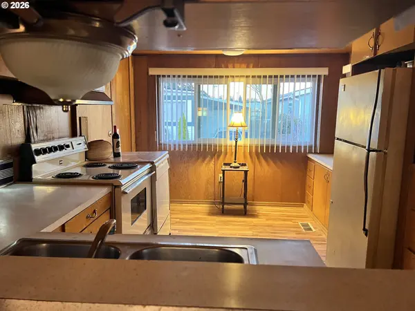 Gladstone, OR 97027,19605 RIVER RD #104