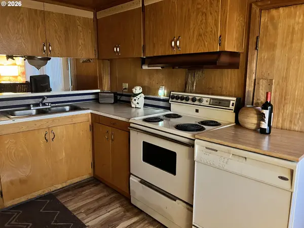 Gladstone, OR 97027,19605 RIVER RD #104