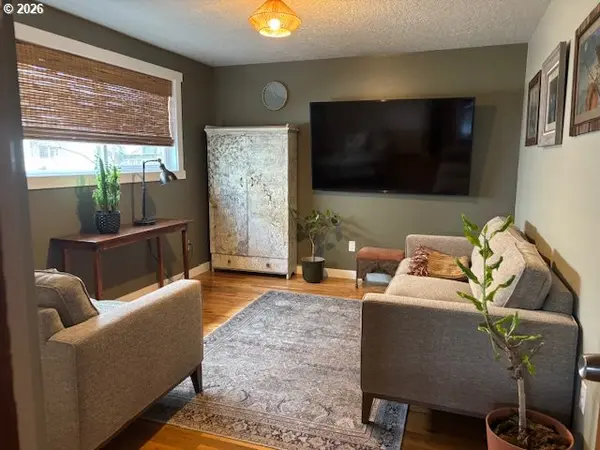 2130 Umpqua RD, Woodburn, OR 97071