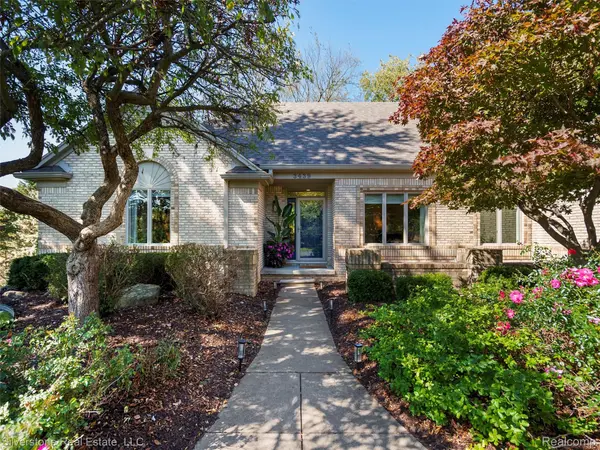 3439 Aquarious CIR, Oakland Charter Township, MI 48363