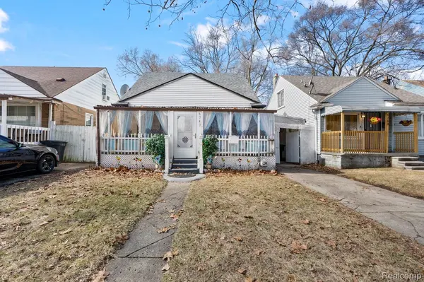 6747 Mettetal ST, Detroit, MI 48228