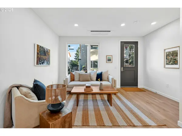 7240 NE Going ST, Portland, OR 97218