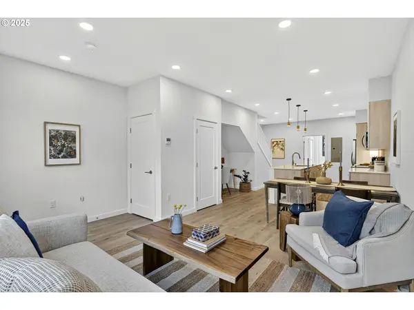 7240 NE Going ST, Portland, OR 97218