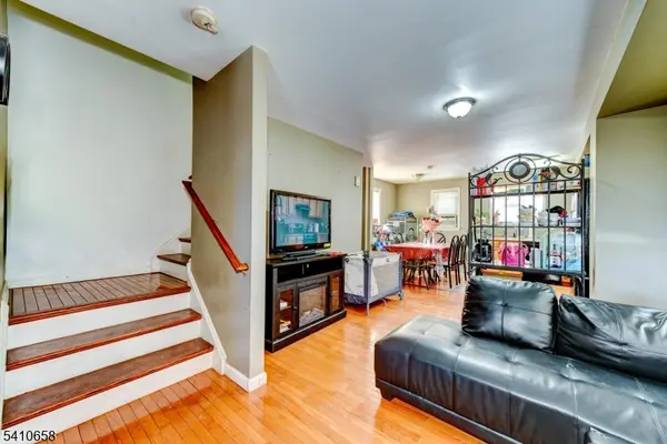 27 Newell Ave, New Brunswick City, NJ 08901