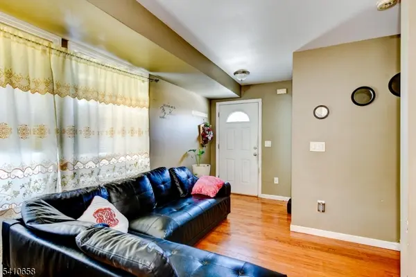 27 Newell Ave, New Brunswick City, NJ 08901