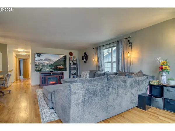 435 S 8TH ST, St Helens, OR 97051